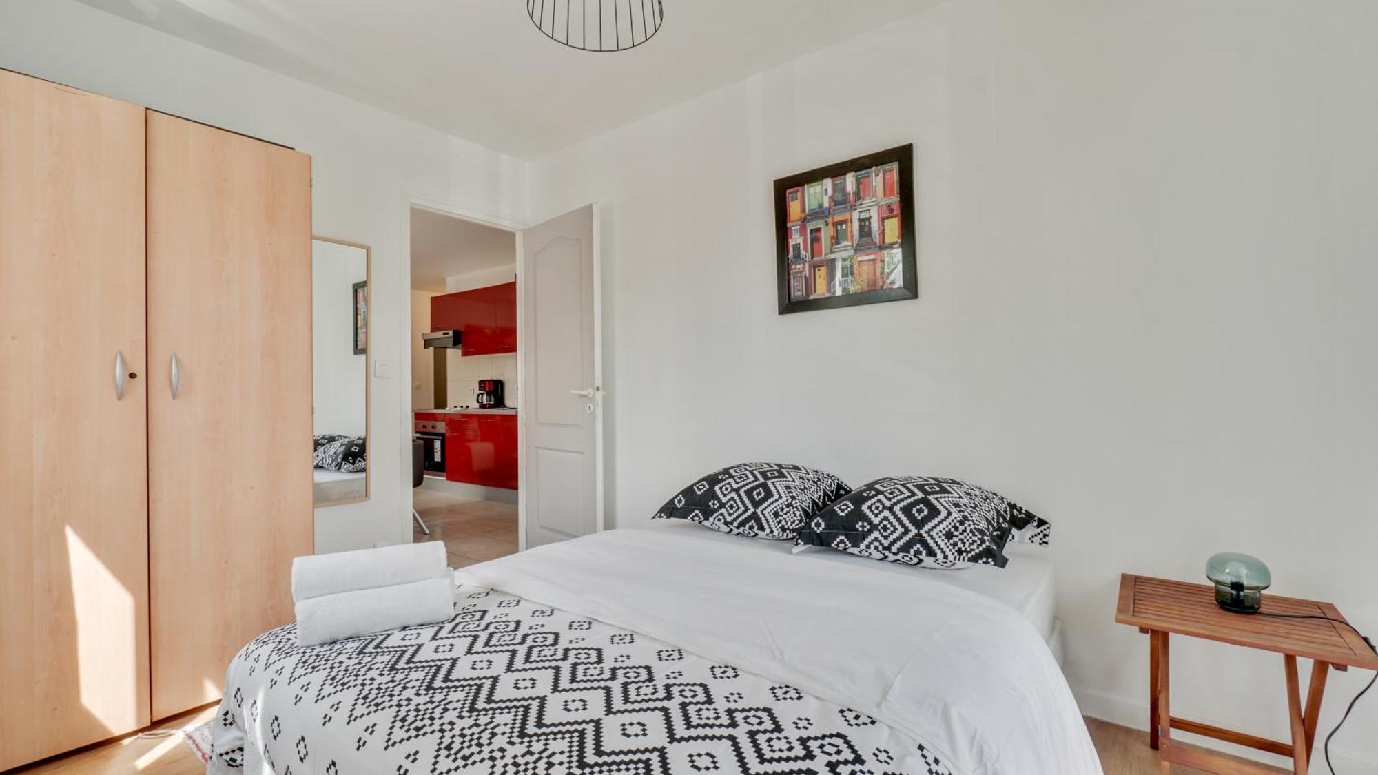 Chic Apart With Parking Near Paris Обервил Екстериор снимка