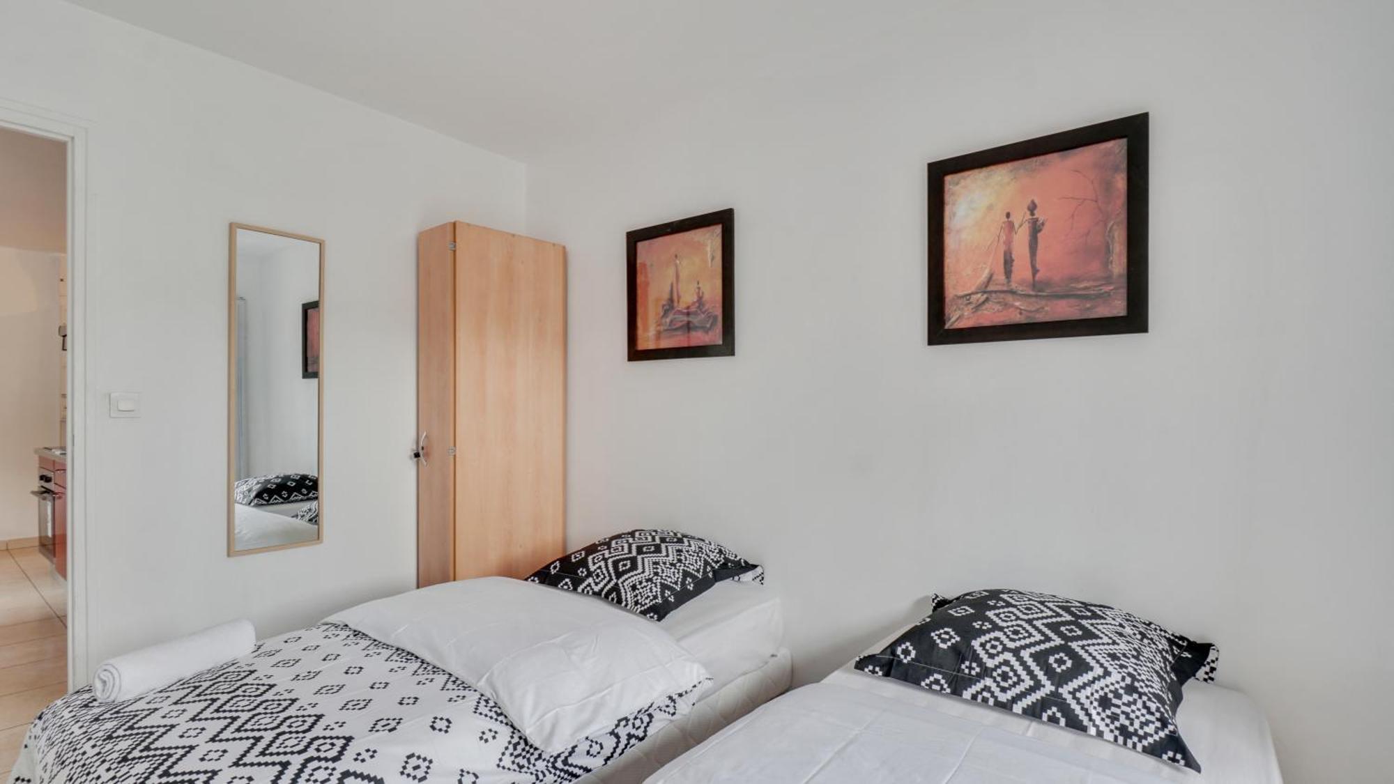 Chic Apart With Parking Near Paris Обервил Екстериор снимка